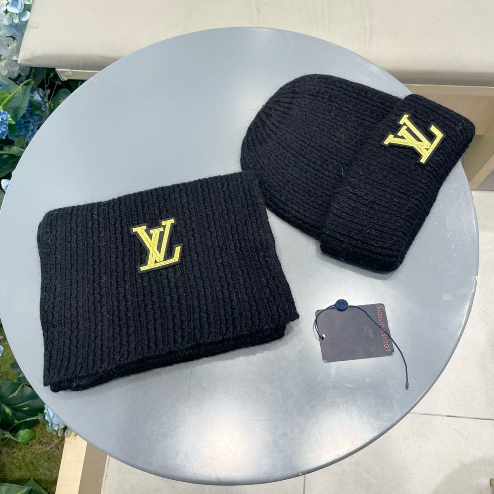 Комплект вовняні шапка і шарф