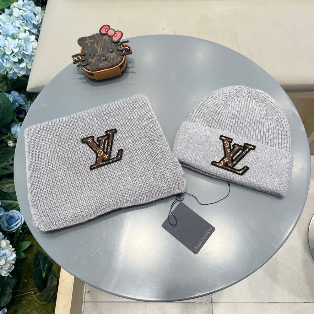 Комплект шерстяные шапка и шарф