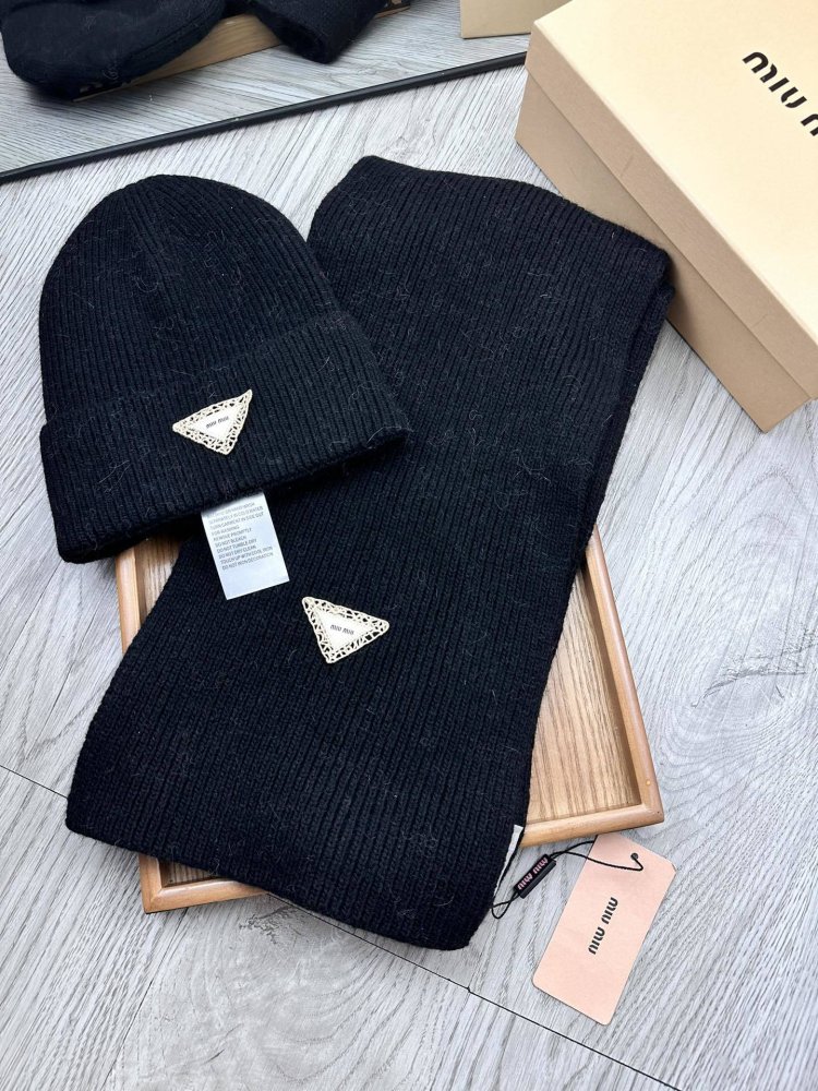 Комплект вовняні шапка і шарф