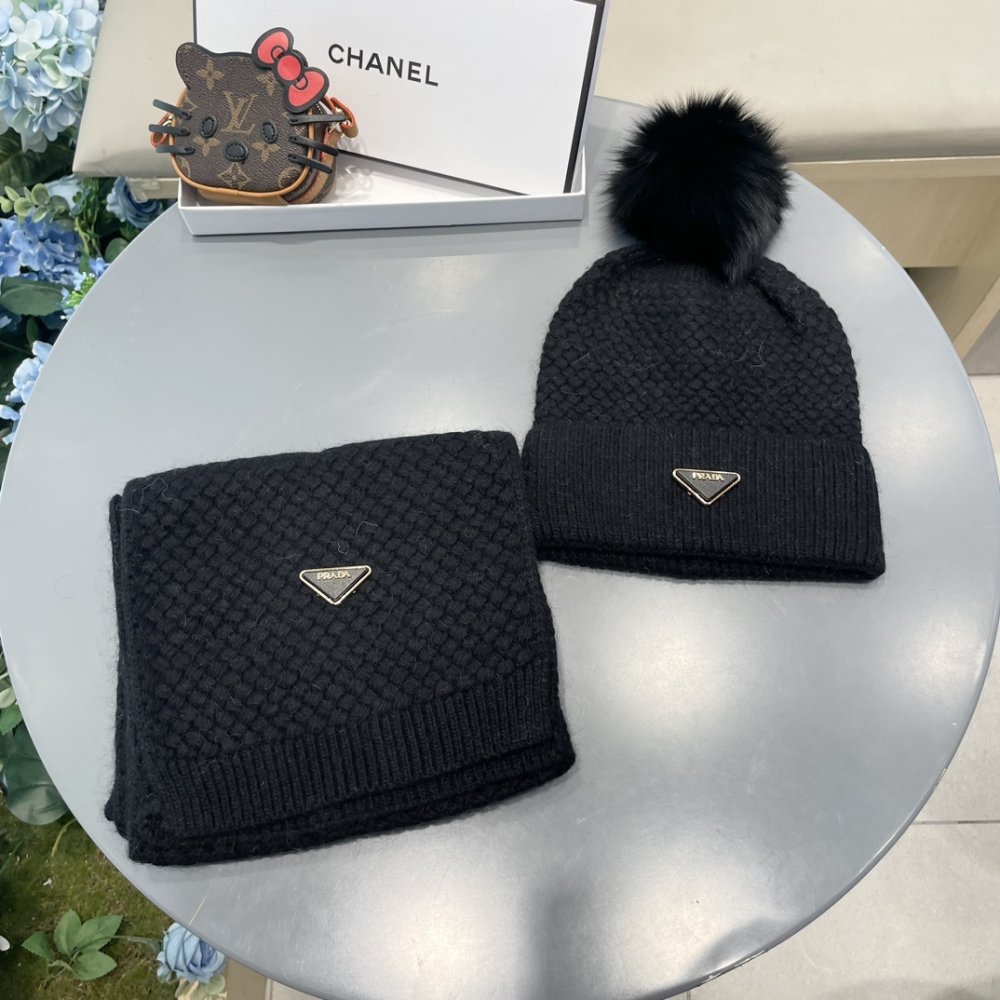 Комплект шерстяные шапка и шарф