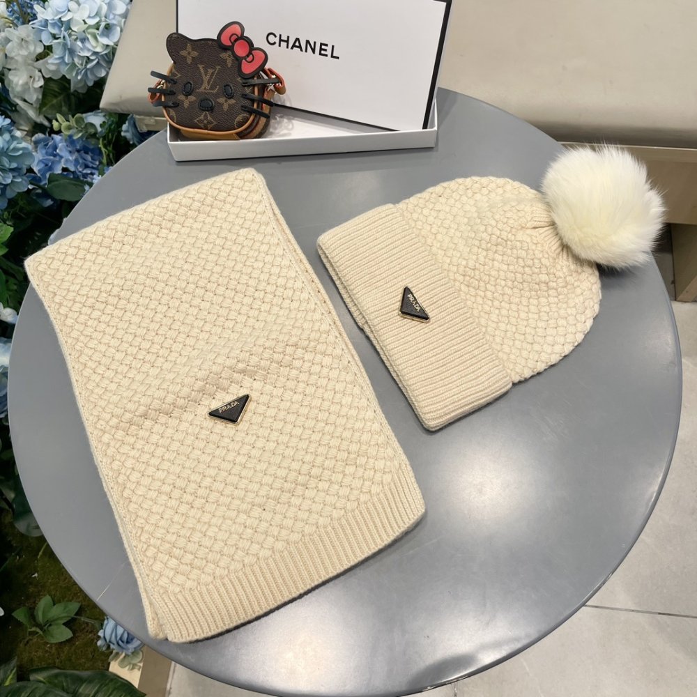 Комплект шерстяные шапка и шарф