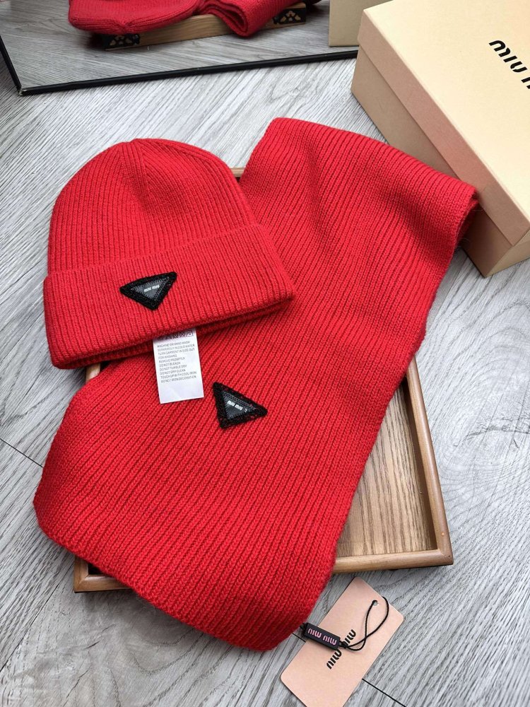 Комплект шерстяные шапка и шарф