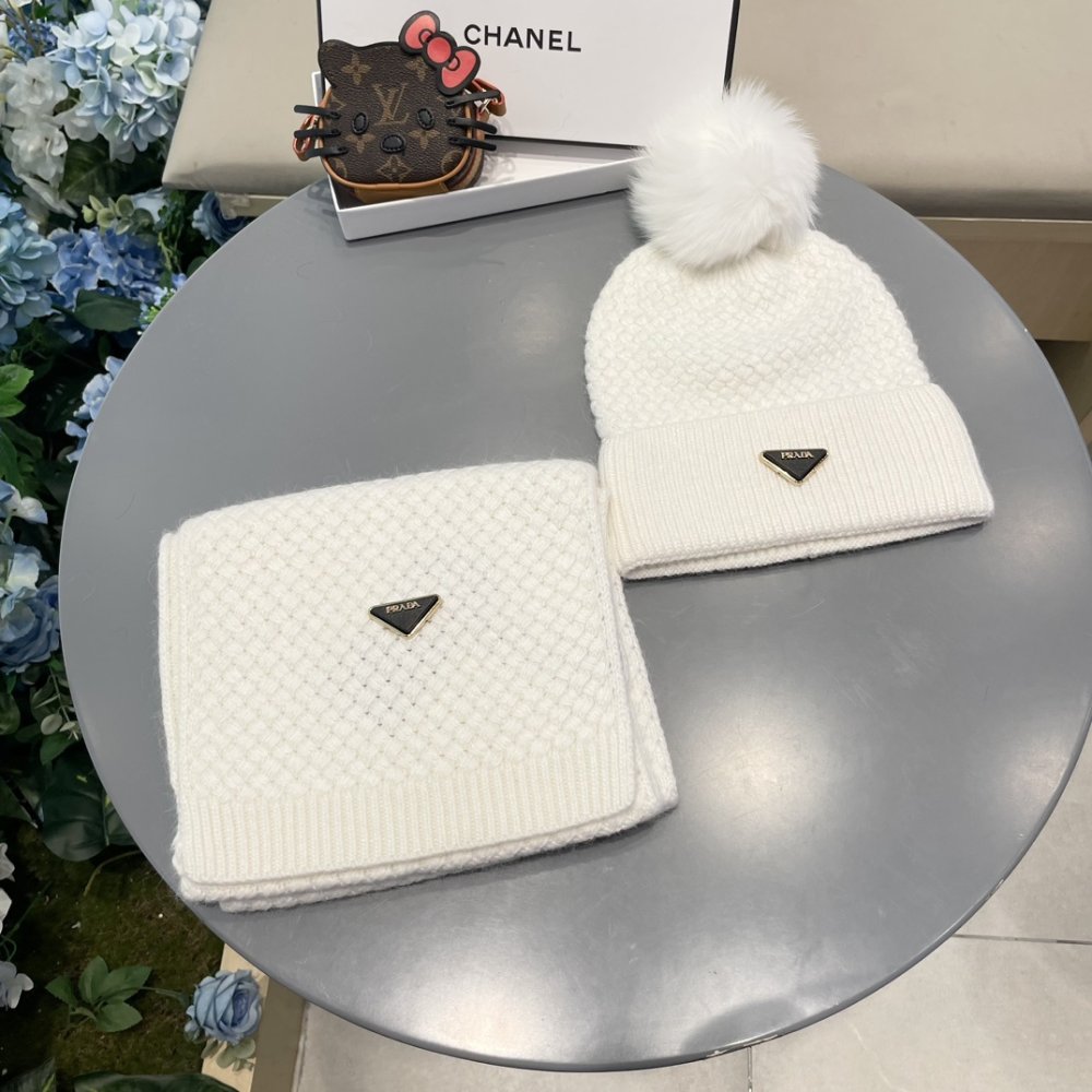 Комплект шерстяные шапка и шарф