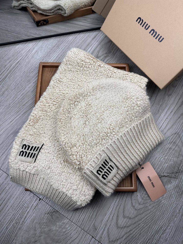 Комплект вовняні шапка і шарф