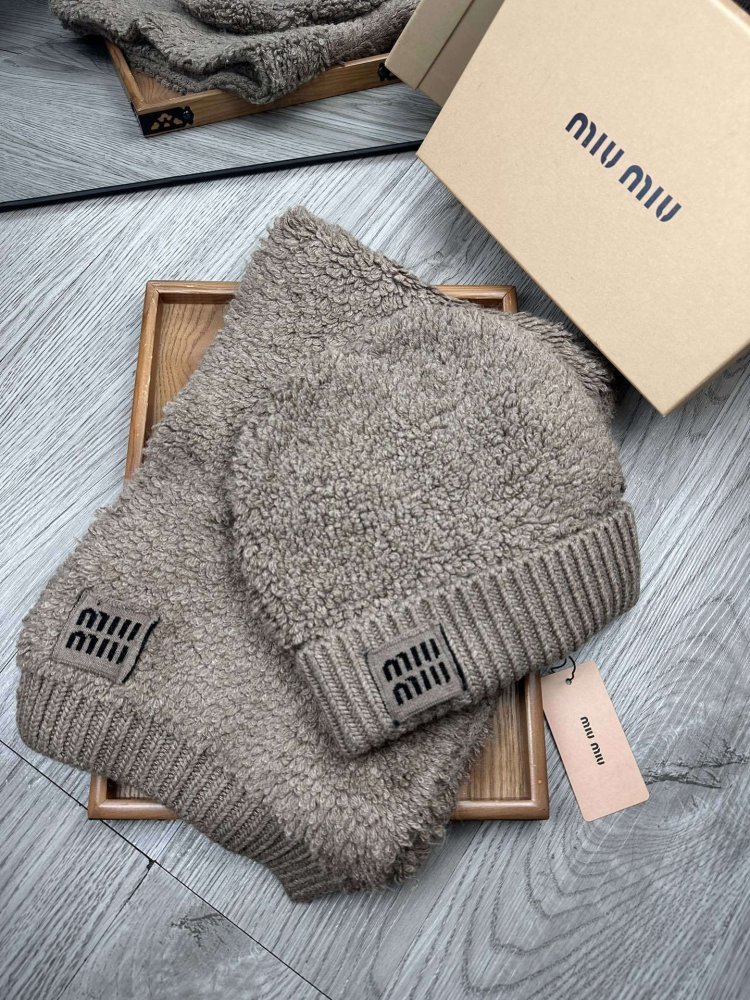 Комплект шерстяные шапка и шарф