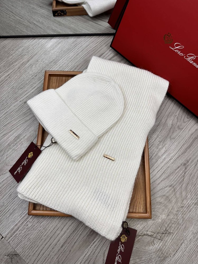 Комплект шерстяные шапка и шарф