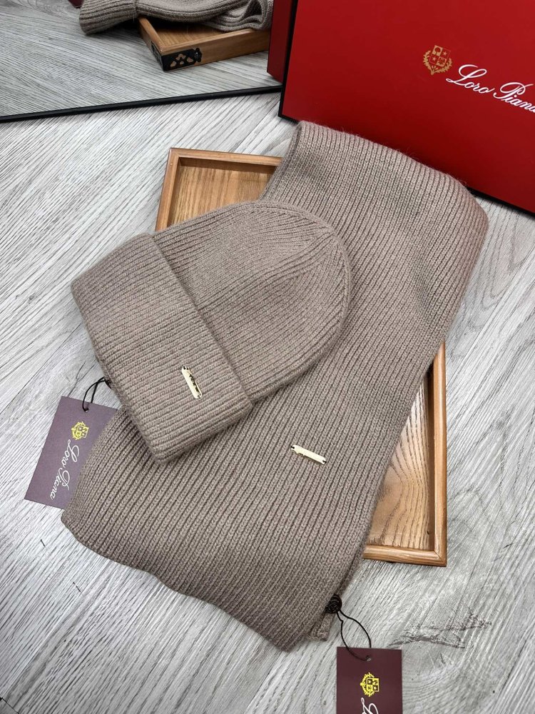 Комплект шерстяные шапка и шарф