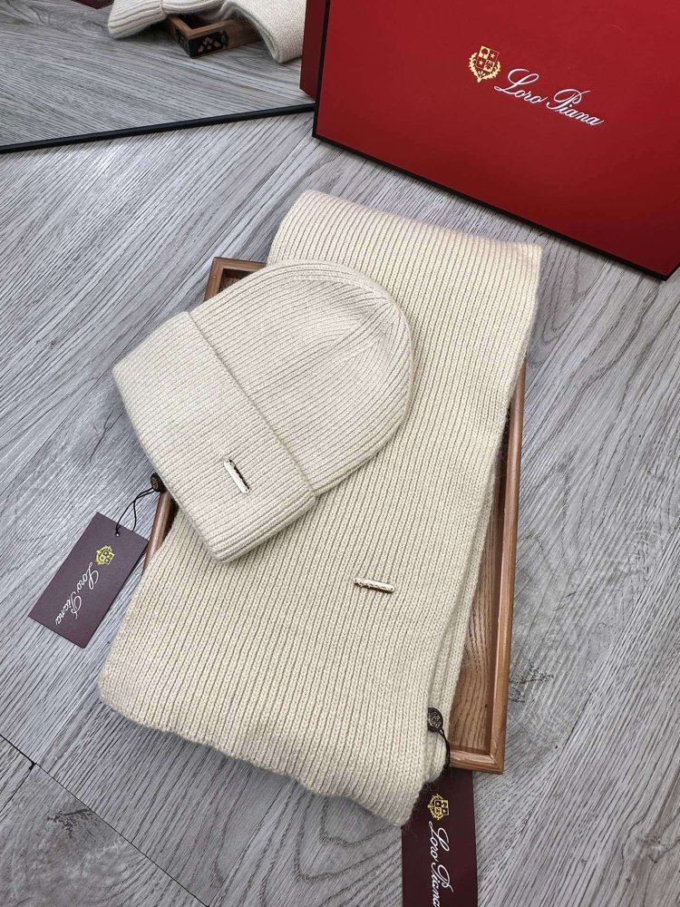 Комплект вовняні шапка і шарф