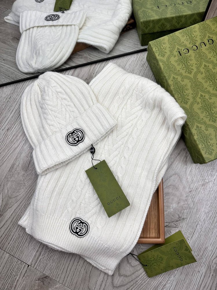 Комплект шерстяные шапка и шарф