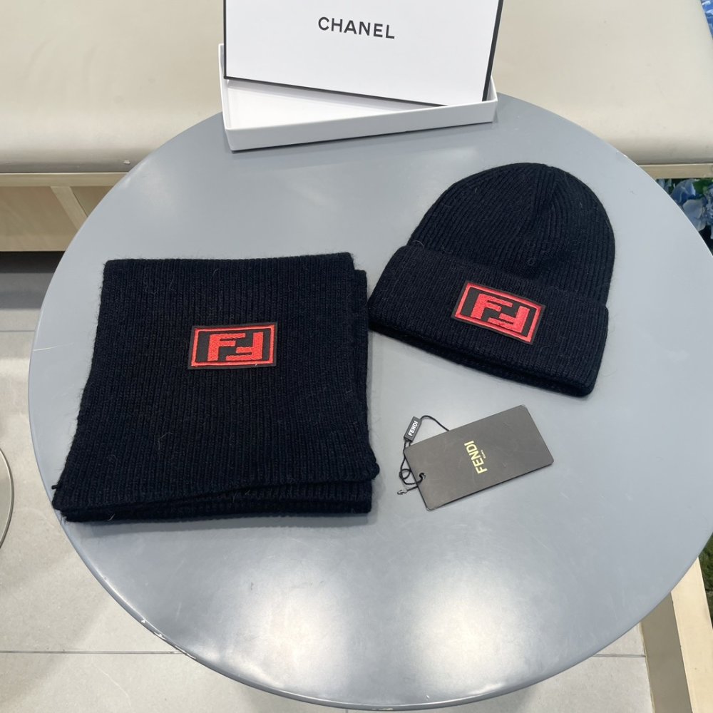 Комплект шерстяные шапка и шарф