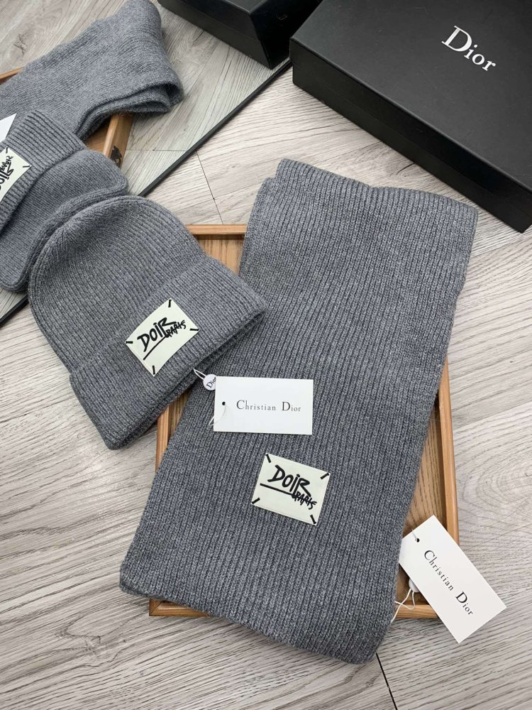 Комплект шерстяные шапка и шарф