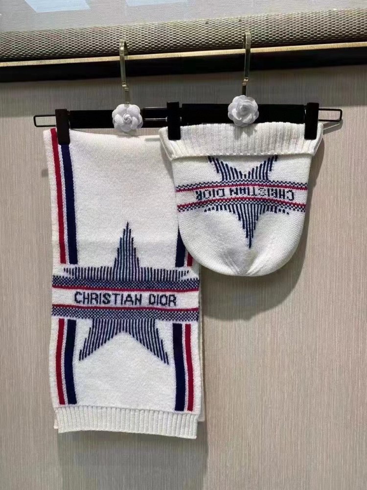 Комплект шерстяные шапка и шарф