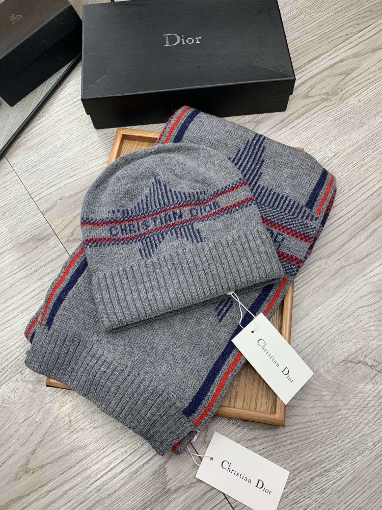 Комплект шерстяные шапка и шарф