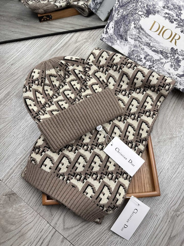 Комплект шерстяные шапка и шарф