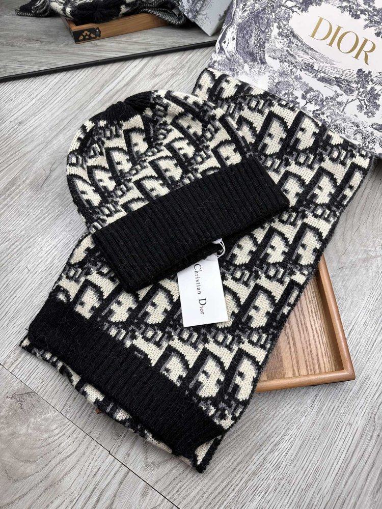 Комплект шерстяные шапка и шарф