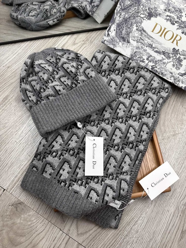 Комплект шерстяные шапка и шарф