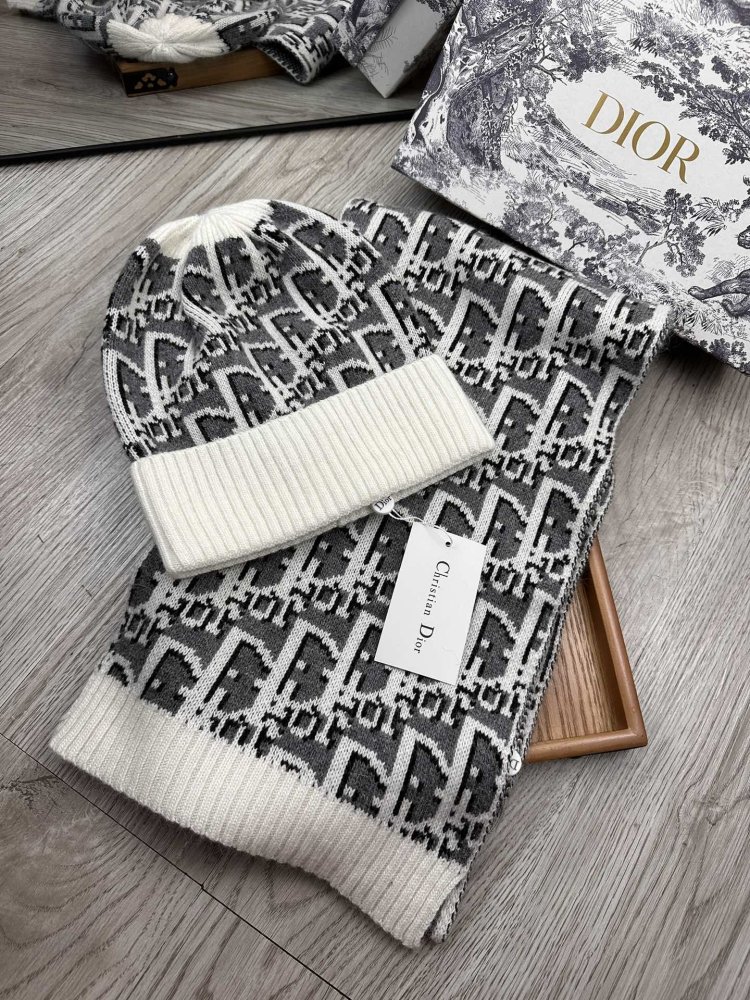 Комплект шерстяные шапка и шарф