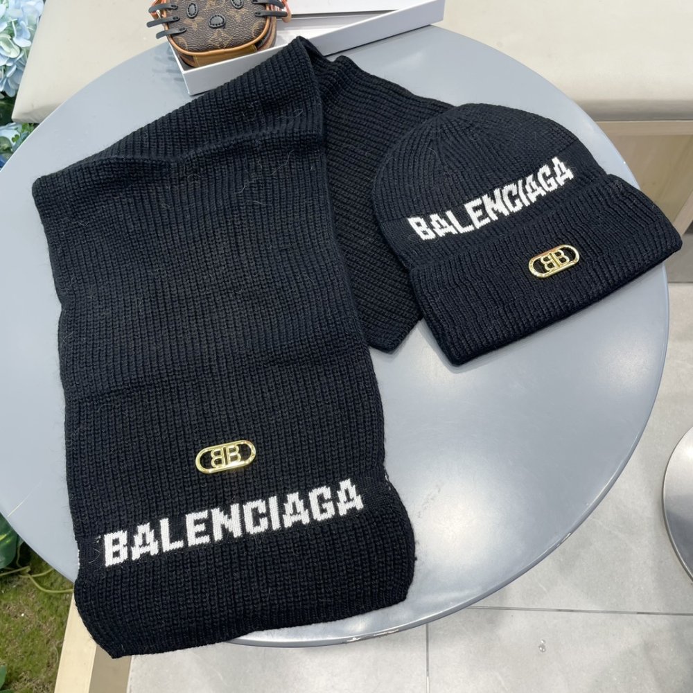 Комплект шерстяные шапка и шарф фото 2