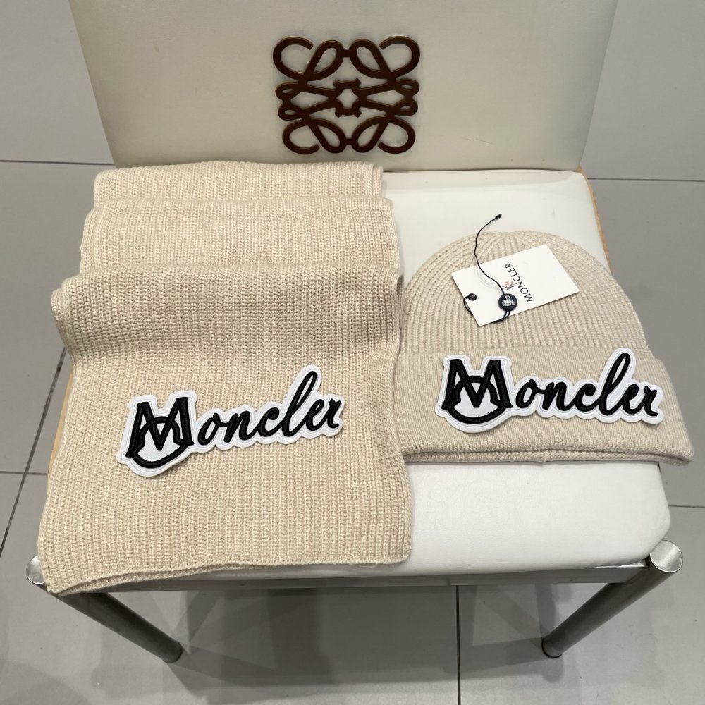 Комплект шерстяные шапка и шарф фото 2