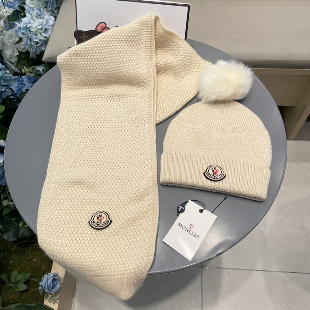 Комплект шерстяные шапка и шарф фото 2