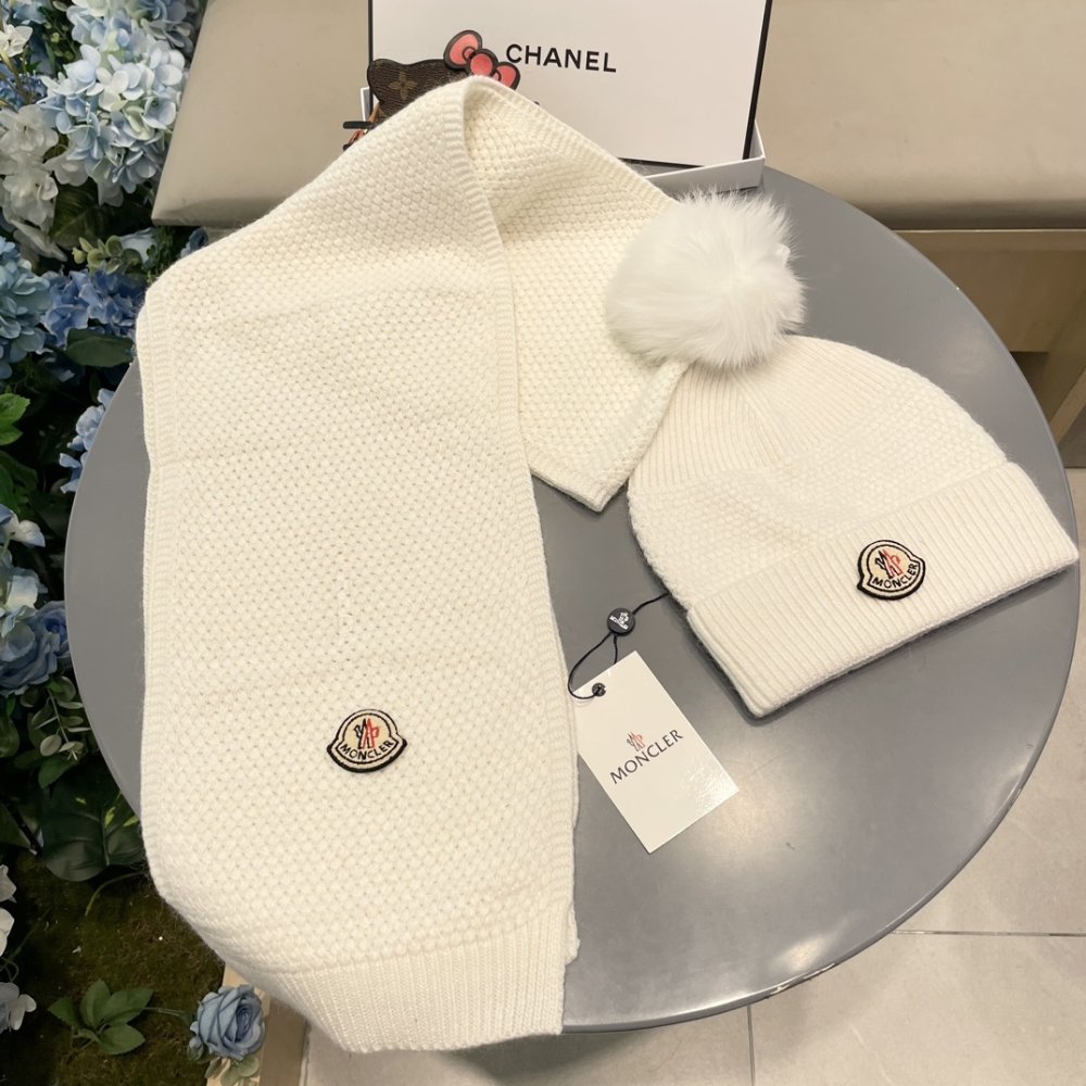 Комплект шерстяные шапка и шарф фото 2