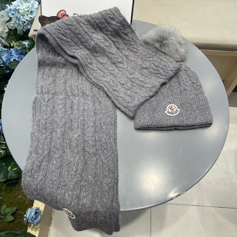 Комплект шерстяные шапка и шарф фото 2