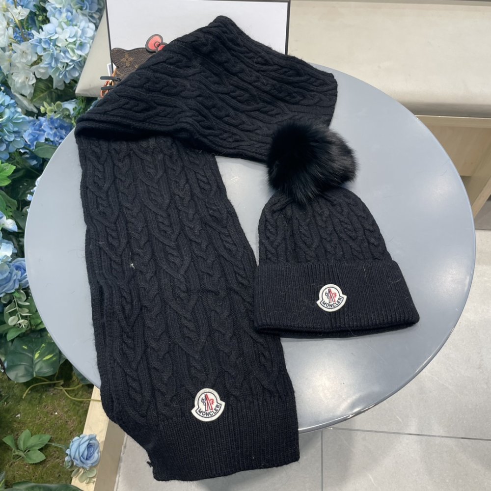 Комплект шерстяные шапка и шарф фото 2