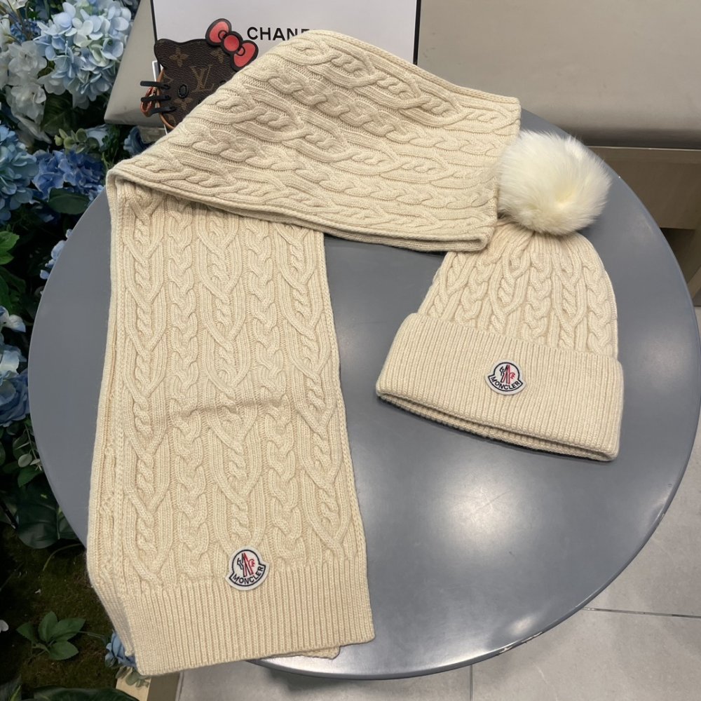 Комплект шерстяные шапка и шарф фото 2