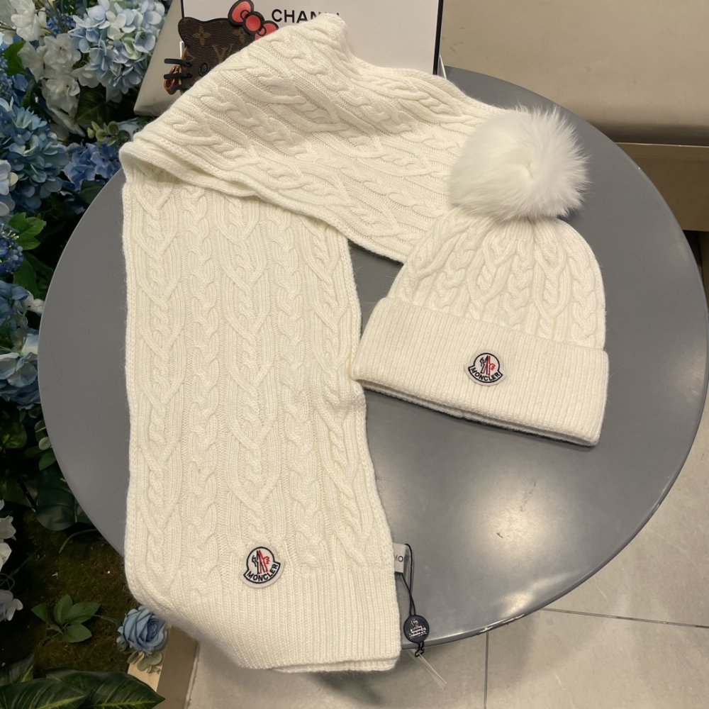 Комплект шерстяные шапка и шарф фото 2