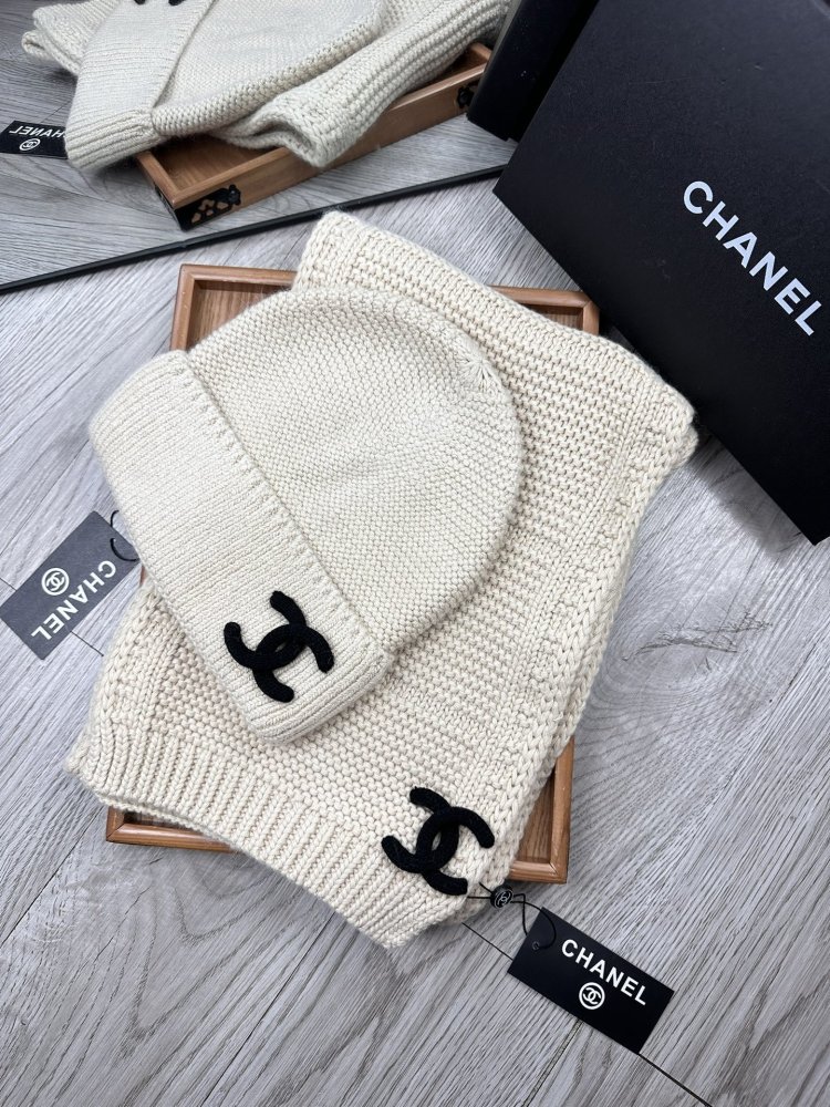 Комплект шерстяные шапка и шарф фото 2