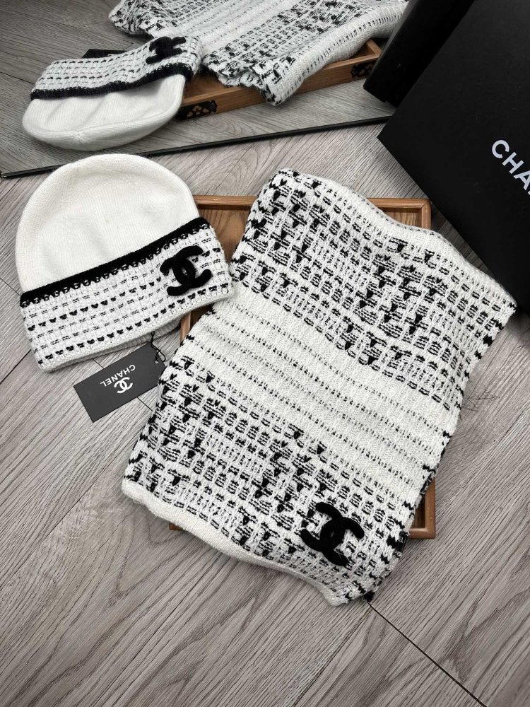 Комплект шерстяные шапка и шарф фото 2