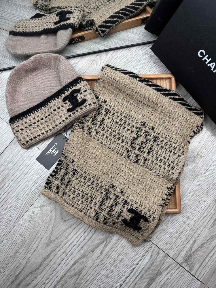 Комплект шерстяные шапка и шарф фото 2