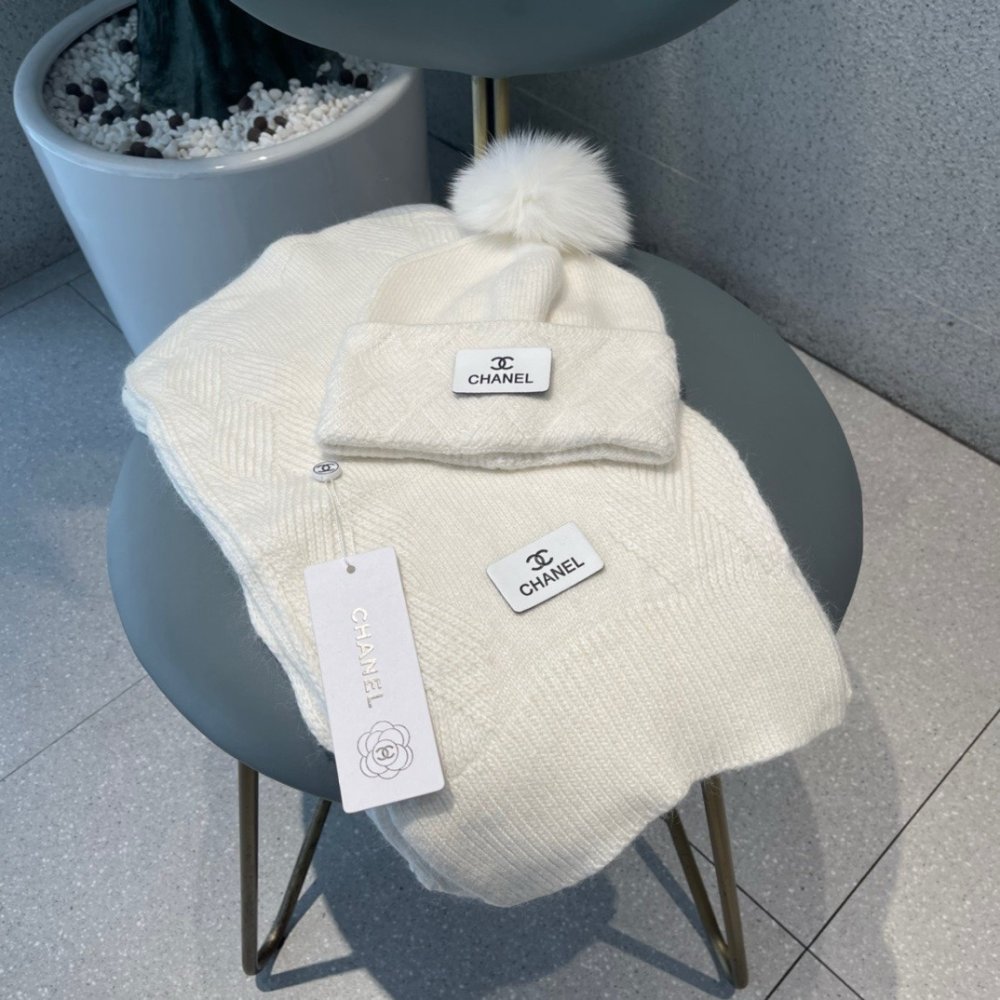 Комплект шерстяные шапка и шарф фото 2