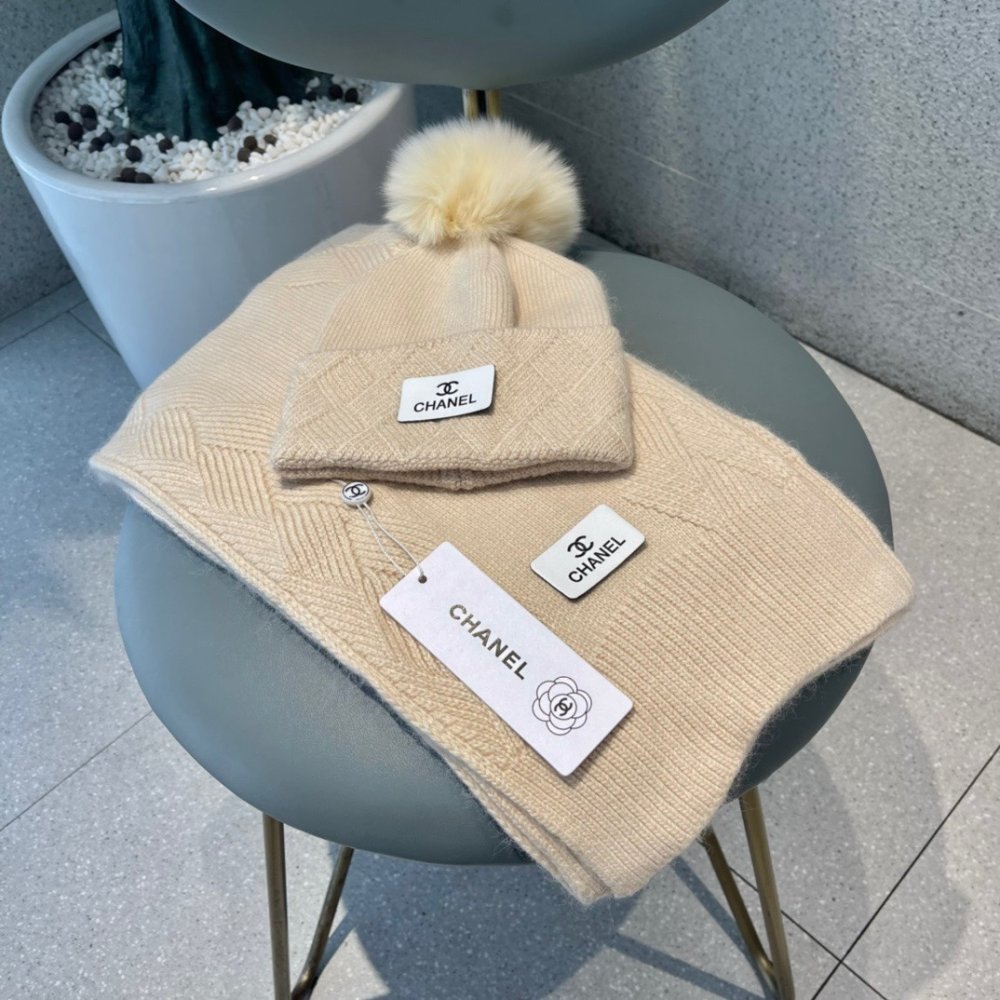 Комплект шерстяные шапка и шарф фото 2