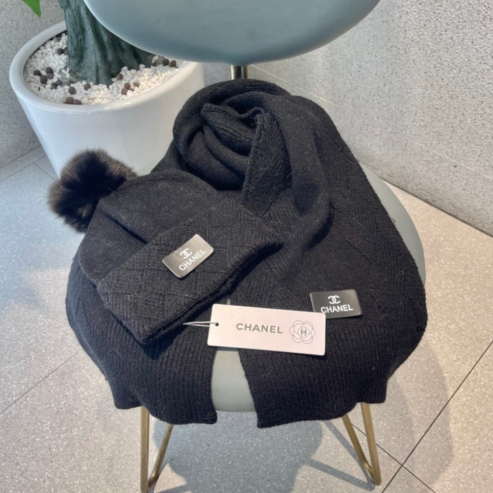 Комплект шерстяные шапка и шарф фото 2