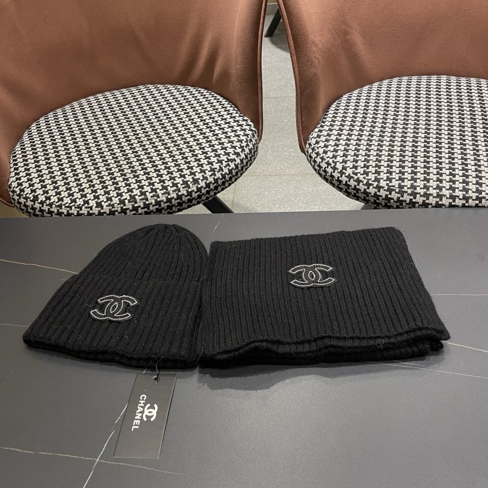 Комплект шерстяные шапка и шарф фото 2