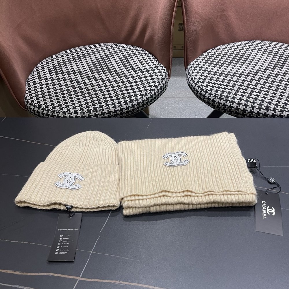 Комплект шерстяные шапка и шарф фото 2