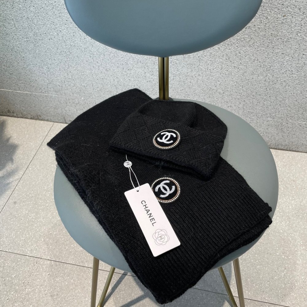 Комплект шерстяные шапка и шарф фото 2