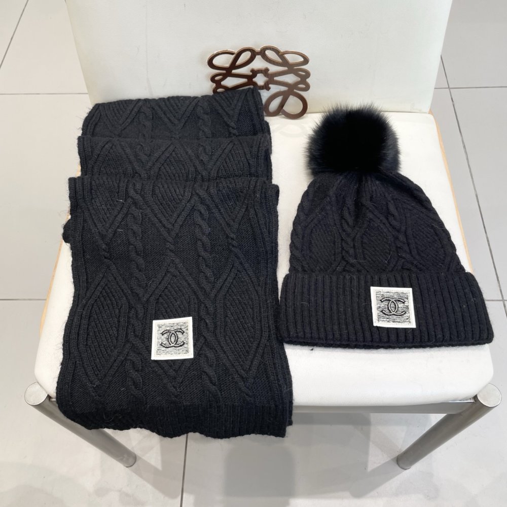 Комплект шерстяные шапка и шарф фото 2