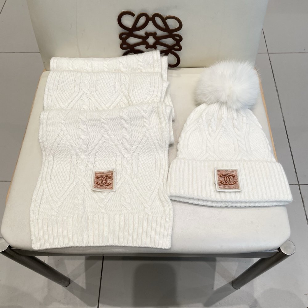 Комплект шерстяные шапка и шарф фото 2