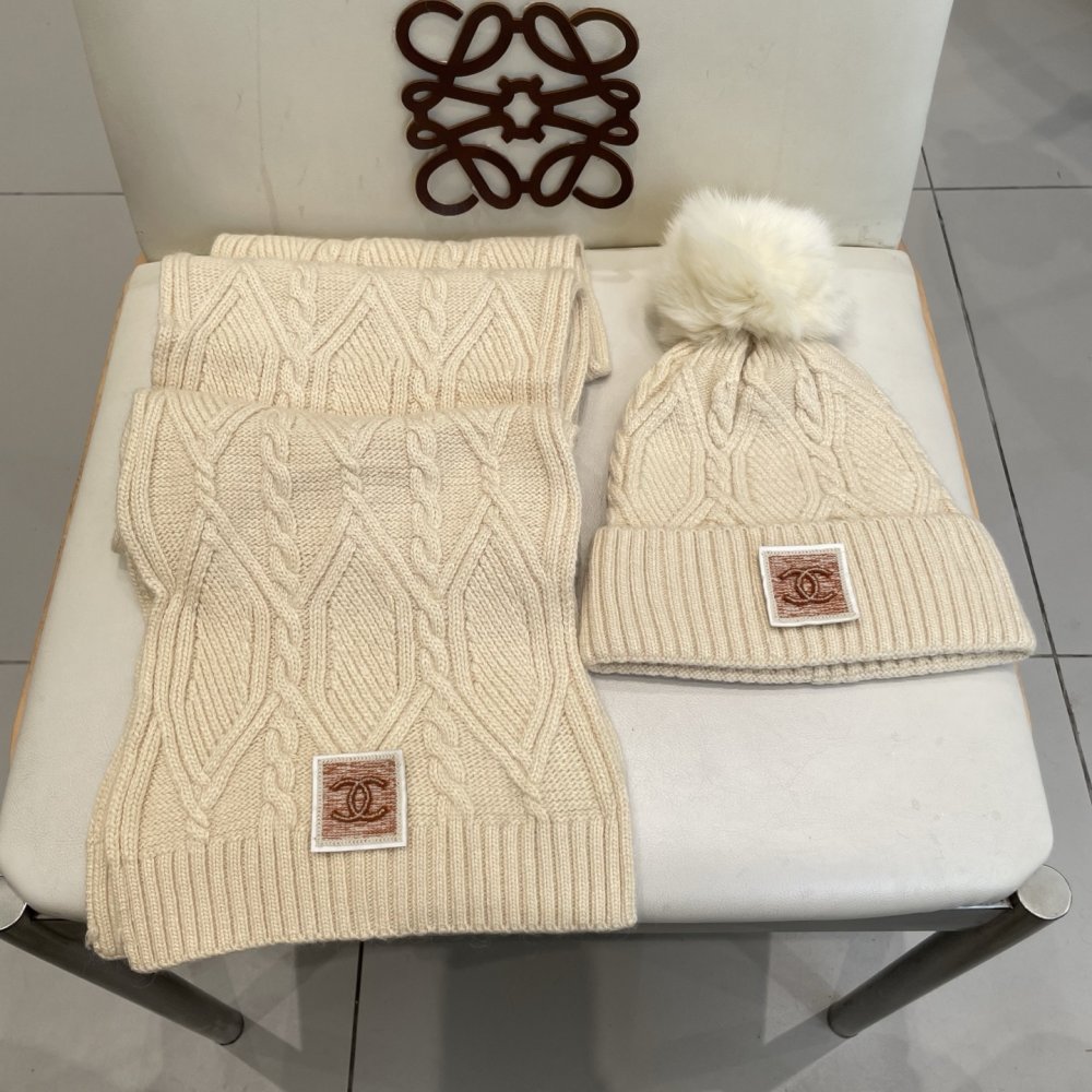 Комплект шерстяные шапка и шарф фото 2