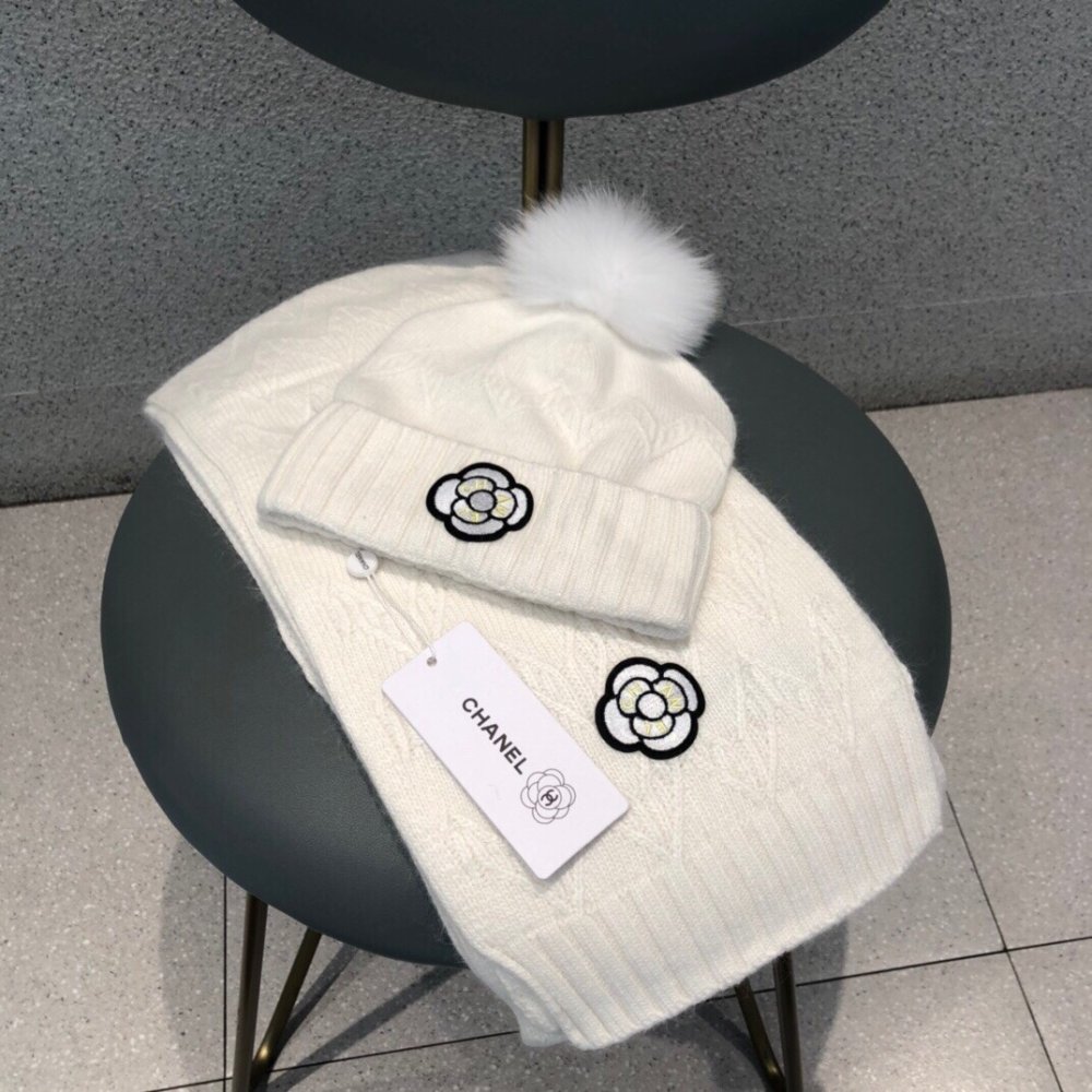 Комплект шерстяные шапка и шарф фото 2