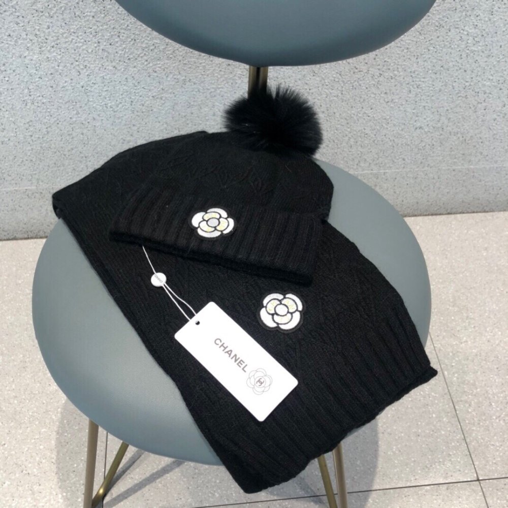 Комплект шерстяные шапка и шарф фото 2