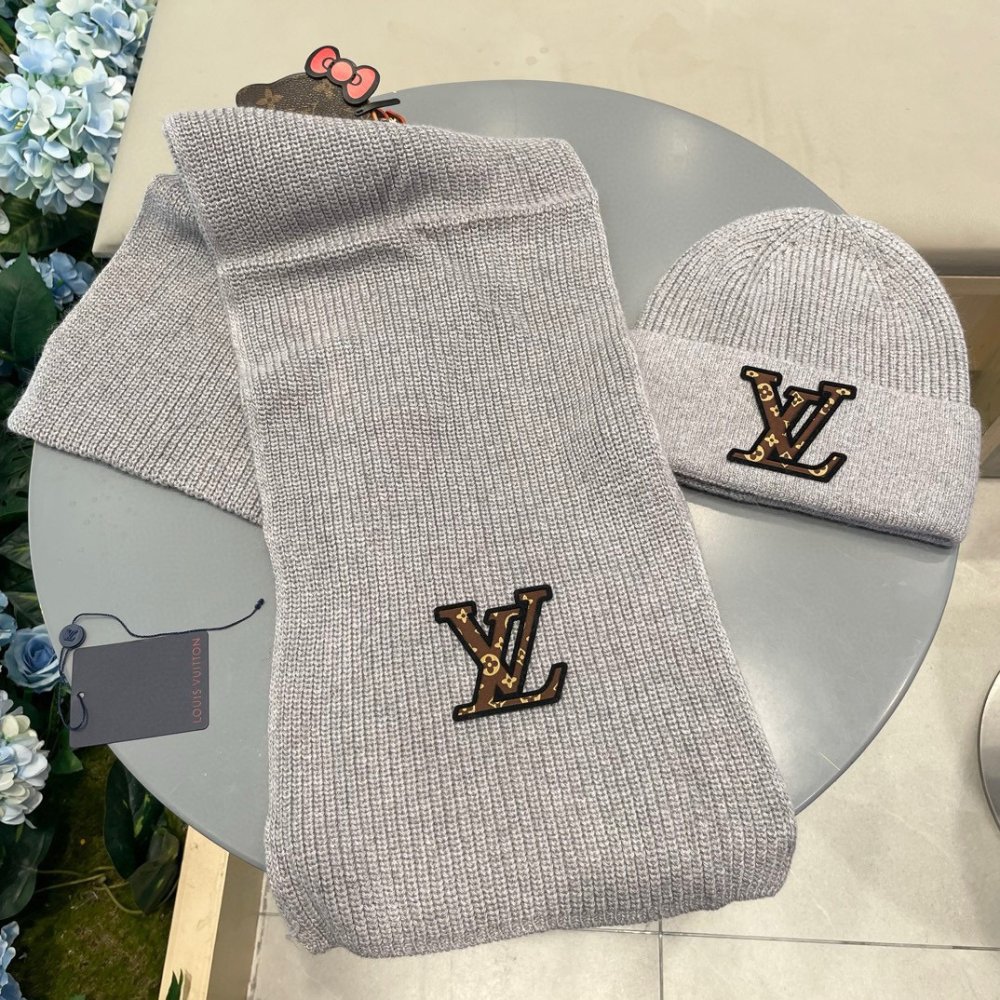 Комплект шерстяные шапка и шарф фото 2