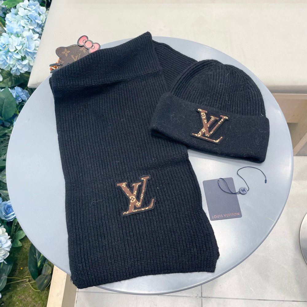 Комплект шерстяные шапка и шарф фото 2