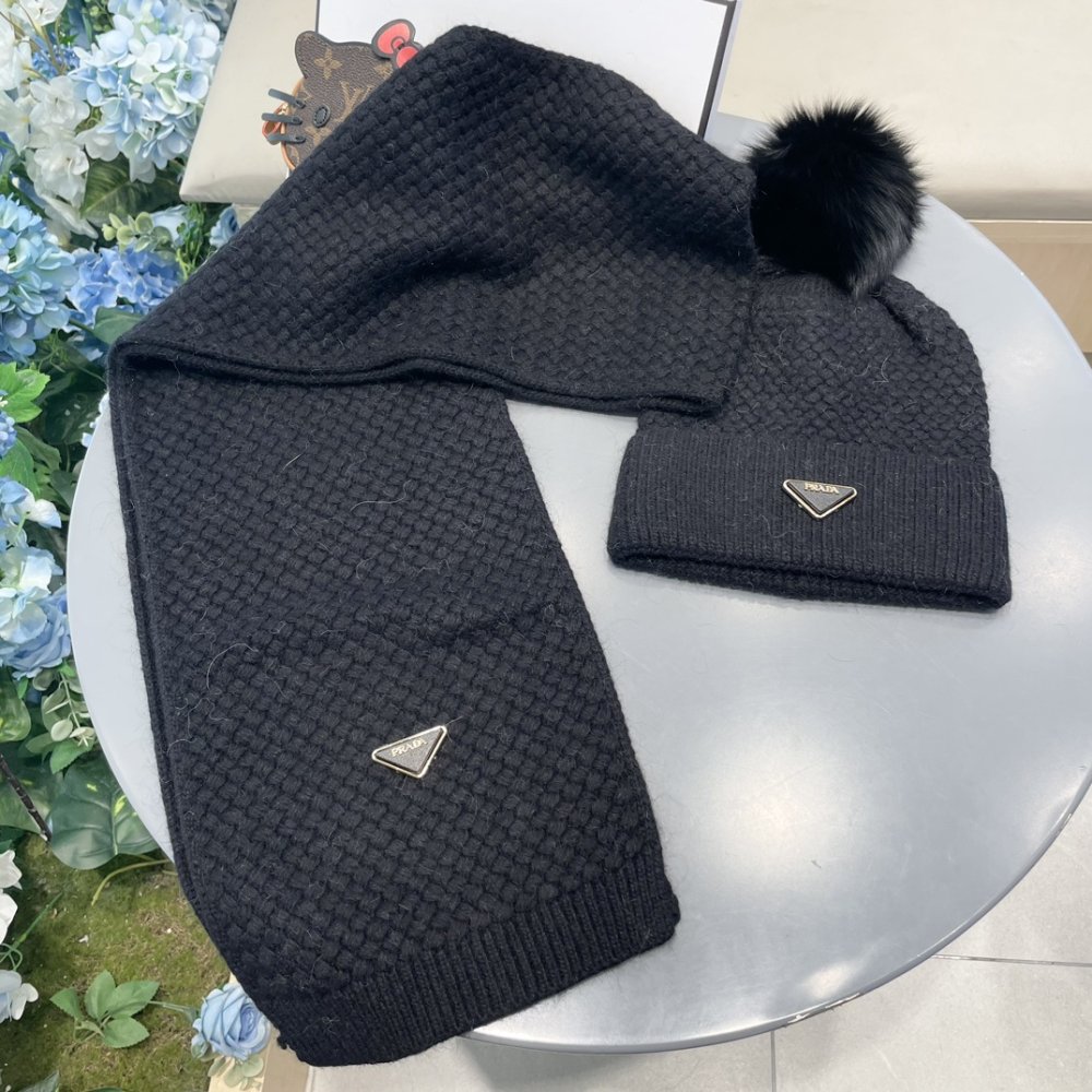 Комплект шерстяные шапка и шарф фото 2