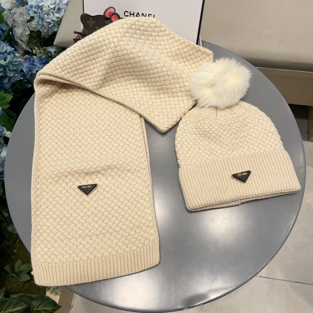 Комплект шерстяные шапка и шарф фото 2