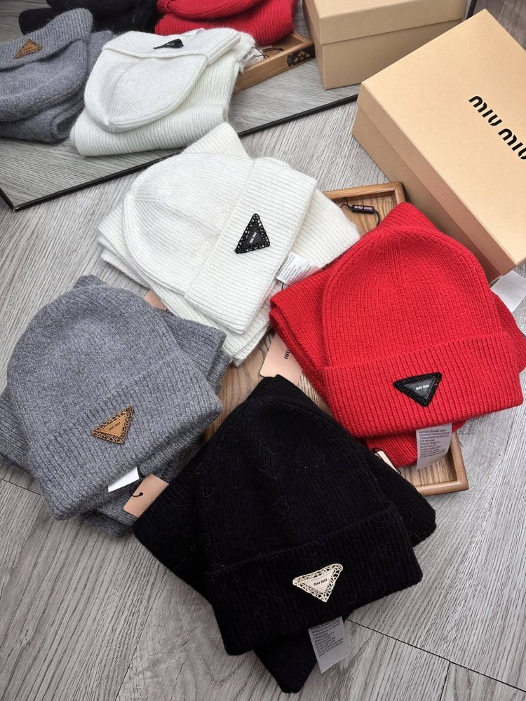 Комплект шерстяные шапка и шарф фото 2