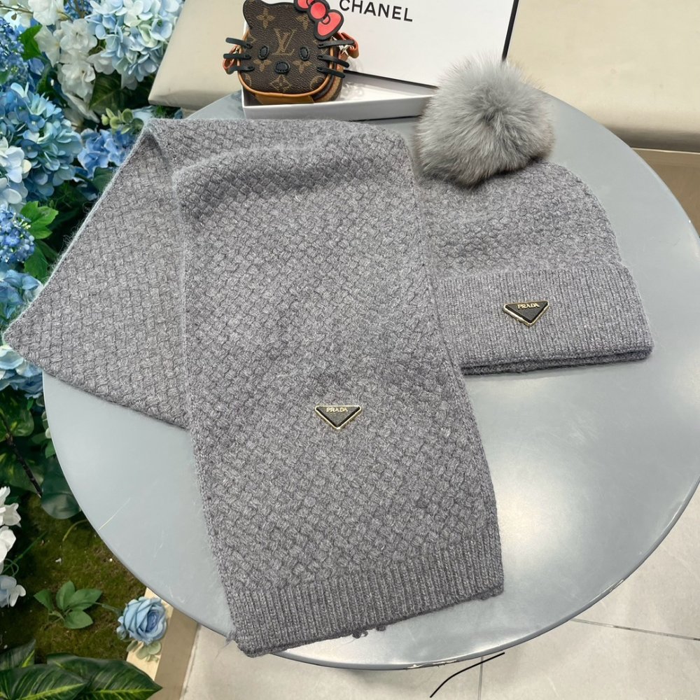 Комплект шерстяные шапка и шарф фото 2