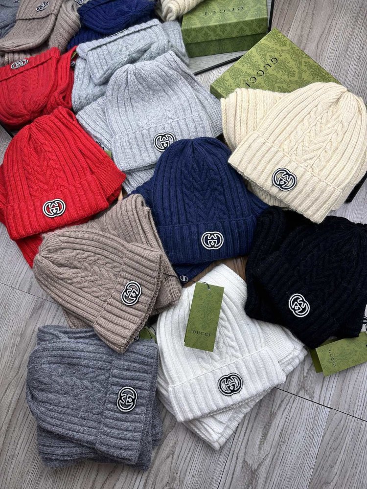 Комплект шерстяные шапка и шарф фото 2